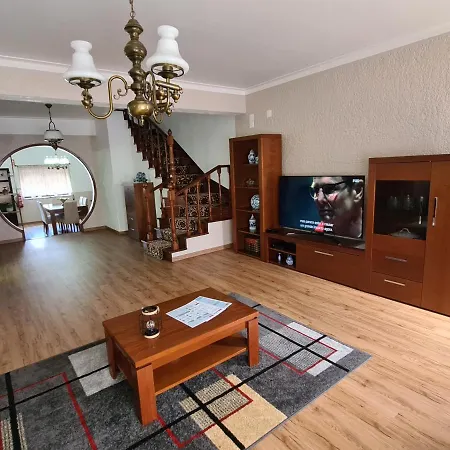 Gomes & Fortunato House Holiday home Casais Brancos