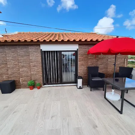 Gomes & Fortunato House * Casais Brancos